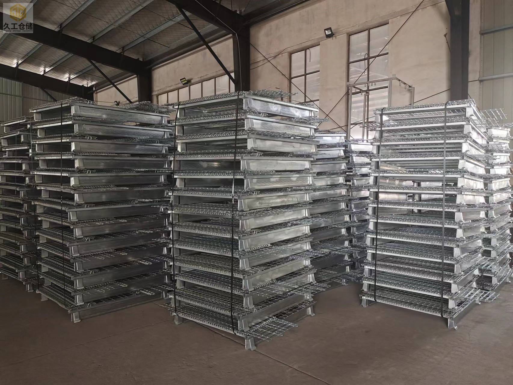 南京久工倉儲倉庫存實拍/倉儲籠、網(wǎng)層板、周轉(zhuǎn)箱、鋼托盤、巧固架、隔離網(wǎng)背網(wǎng)廠家，工廠直發(fā)！