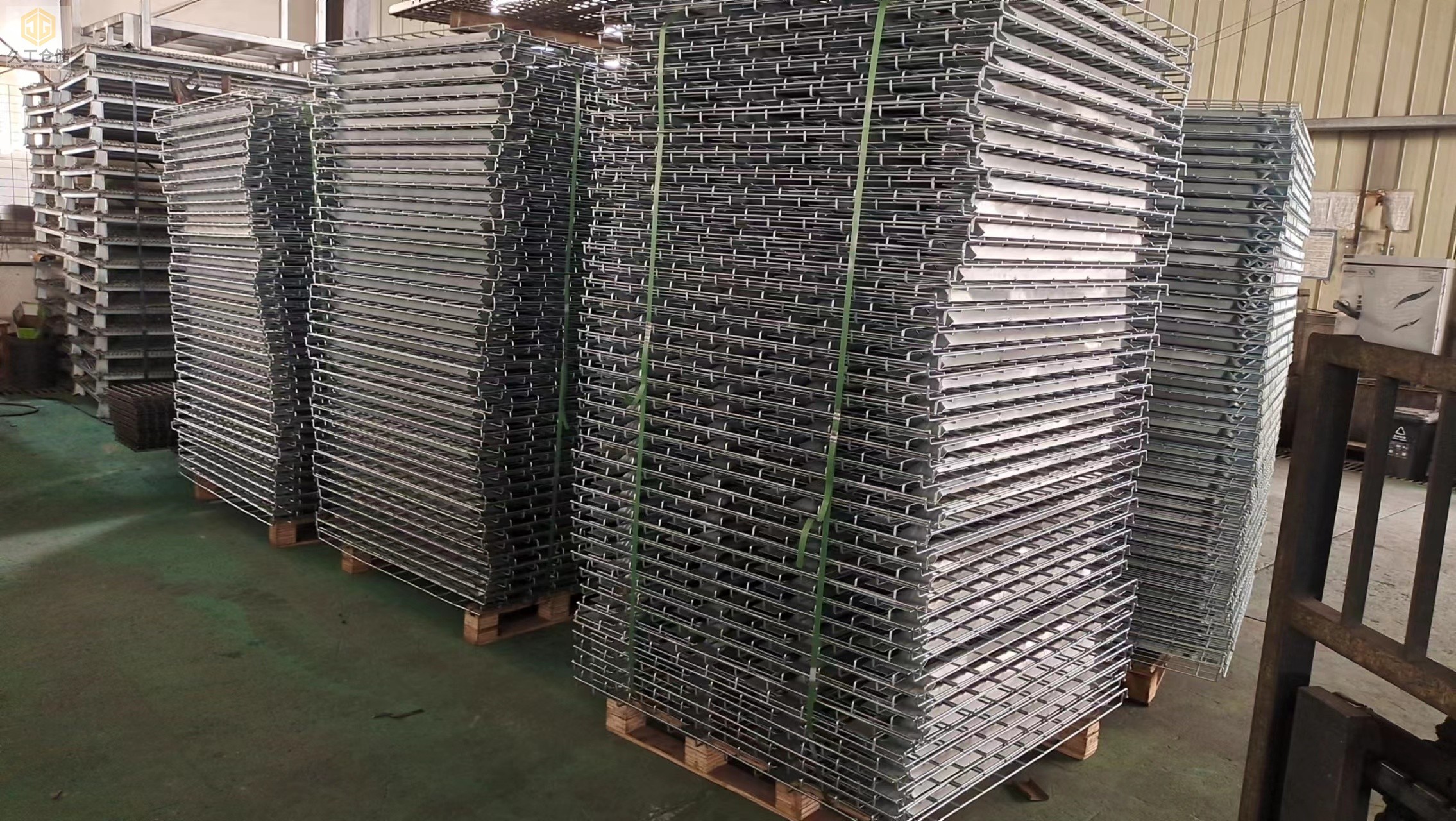 南京久工倉儲倉庫存實拍/倉儲籠、網(wǎng)層板、周轉(zhuǎn)箱、鋼托盤、巧固架、隔離網(wǎng)背網(wǎng)廠家，工廠直發(fā)！