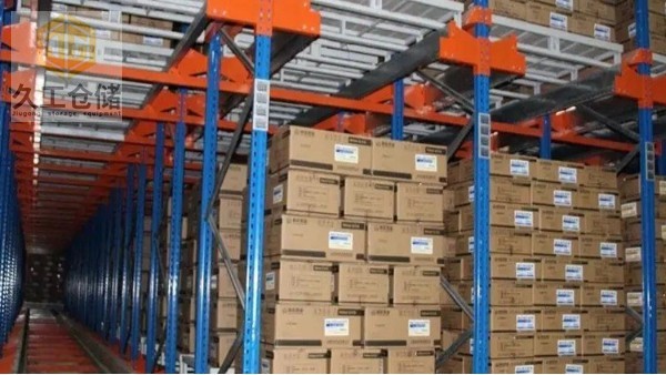 南京久工倉儲設(shè)備關(guān)于貫通式貨架介紹，貨架廠家，一起來了解看看！