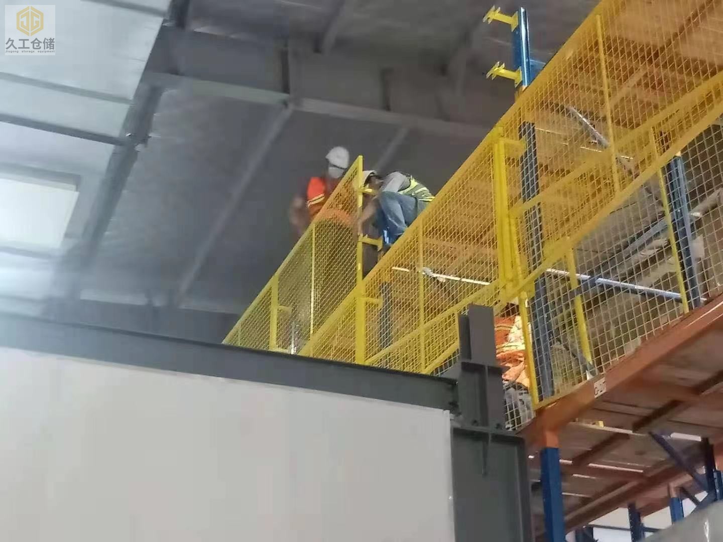 南京久工倉(cāng)儲(chǔ)-貨架背網(wǎng)現(xiàn)場(chǎng)實(shí)拍-貨架背式噴塑網(wǎng)支持定制-南京背網(wǎng)廠家