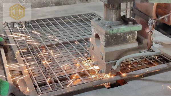 建筑網(wǎng)片也稱鋼筋網(wǎng)，專業(yè)護欄網(wǎng) 廠家-南京久工倉儲設(shè)備