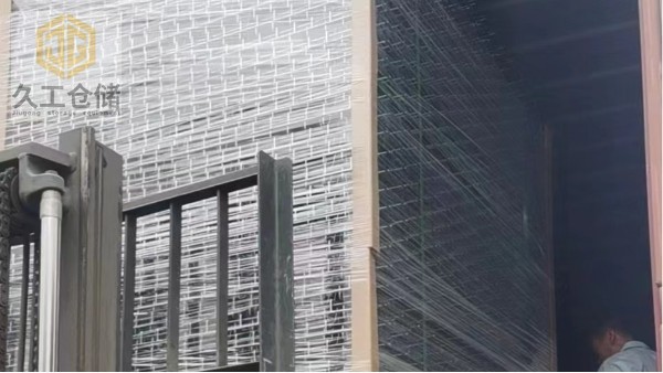 貨架網(wǎng)層板如何打包？久工倉(cāng)儲(chǔ)按要求打包保質(zhì)保量安全運(yùn)輸，不斷優(yōu)化改進(jìn)打包方法！達(dá)到滿意！